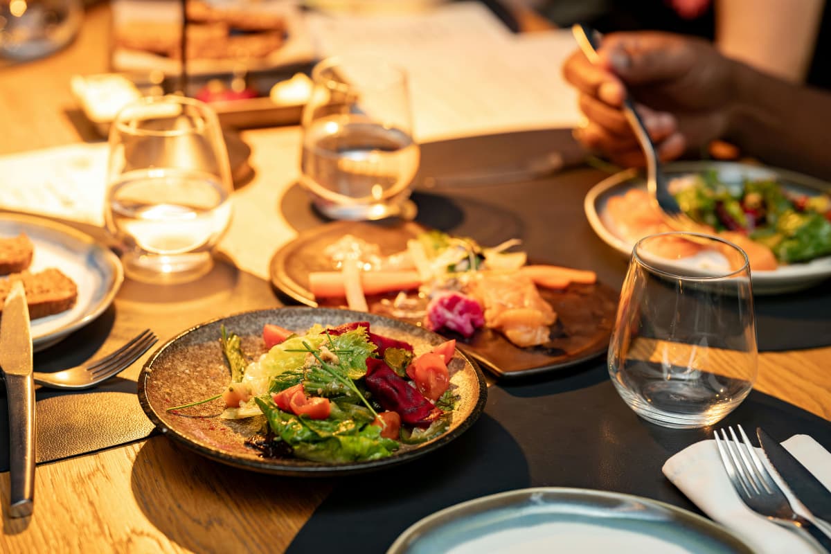 a-served-salad-in-a-plate